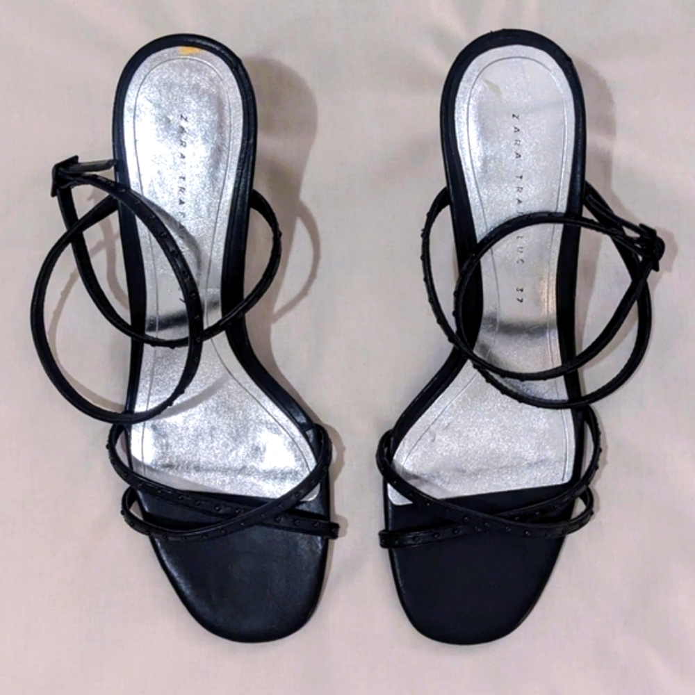 Zara NWOT size 37 kitten heels in black
